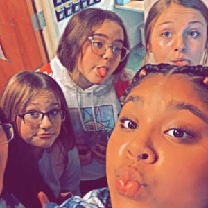 Meet your Posher, Elizabeth